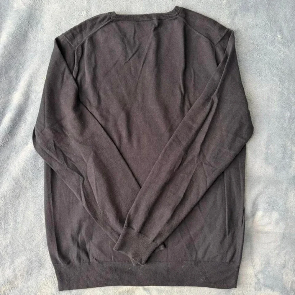 J.Crew blue  v neck sweater men Size M‎